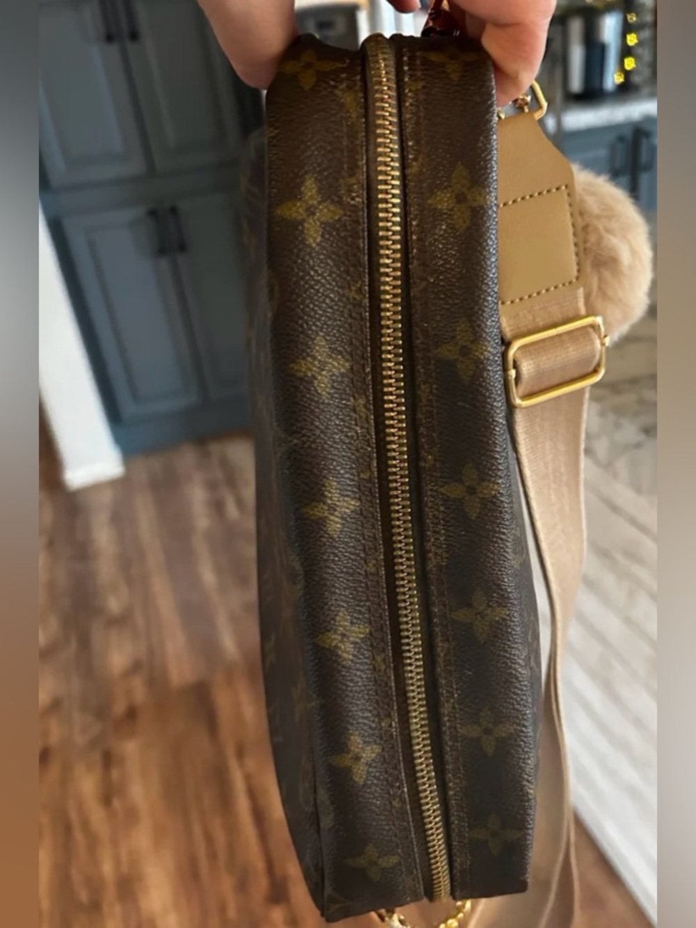 Louis Vuitton Monogram Trousse 28 Crossbody - Picture 6 of 10